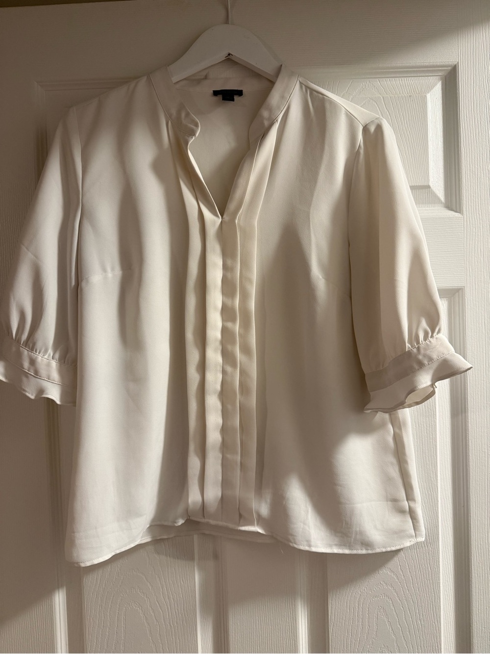 Ann Taylor Cream Pleated Short Sleeve Blouse